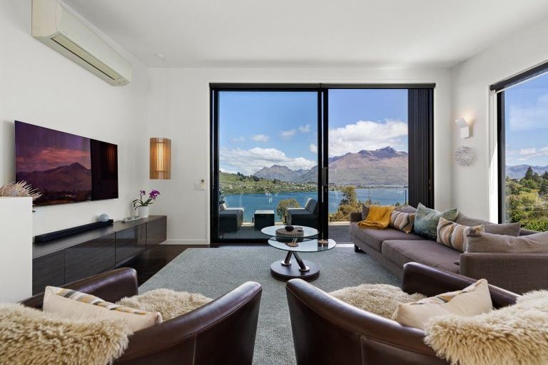 Photo of property in 16 Highlands Close, Queenstown, 9300