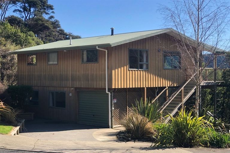 Photo of property in 21 Amelia Crescent, Waikawa, Picton, 7220
