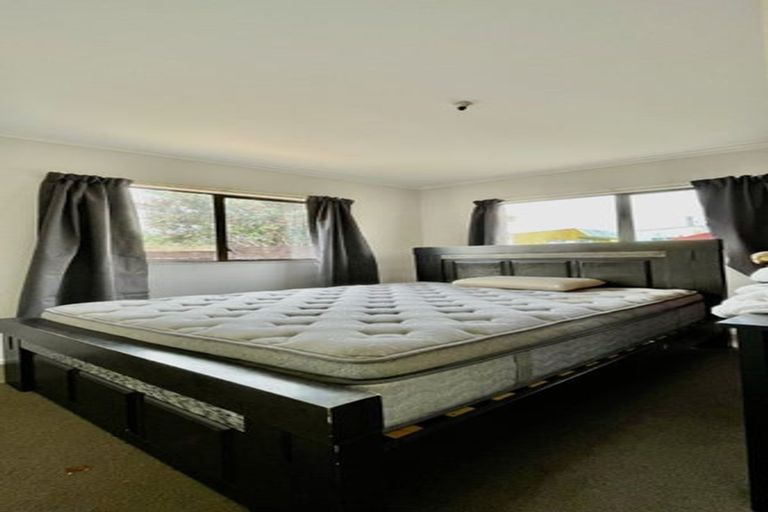 Photo of property in 2/62 Hillcrest Road, Papatoetoe, Auckland, 2025