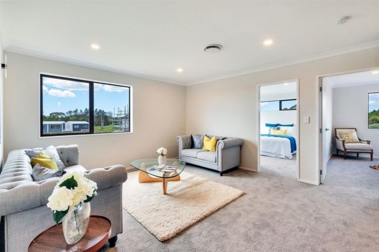 Photo of property in 1 Huahua Crescent, Papakura, 2110