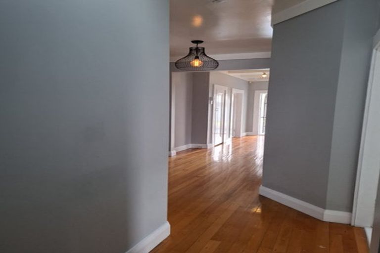 Photo of property in 1/12 Golf Road, New Lynn, Auckland, 0600