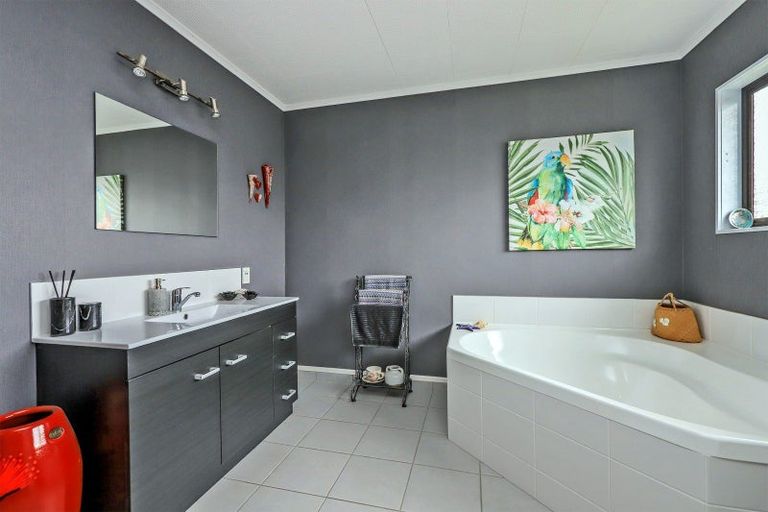 Photo of property in 38 Kent Terrace, Taradale, Napier, 4112