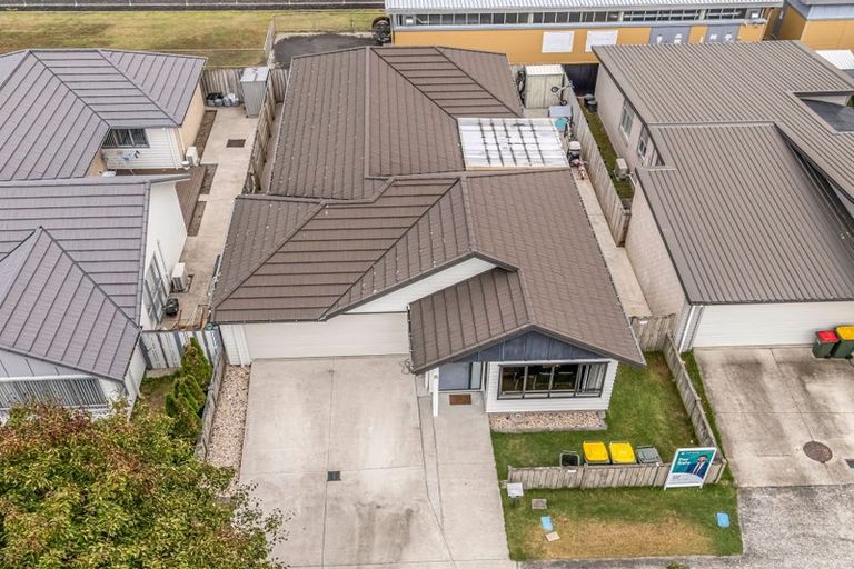 Photo of property in 17 Kotuku Crescent, Takanini, 2112