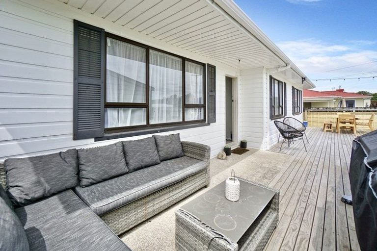 Photo of property in 12 Lee Street, Te Puke, 3119