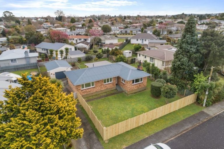 Photo of property in 4 Malmo Place, Massey, Auckland, 0614