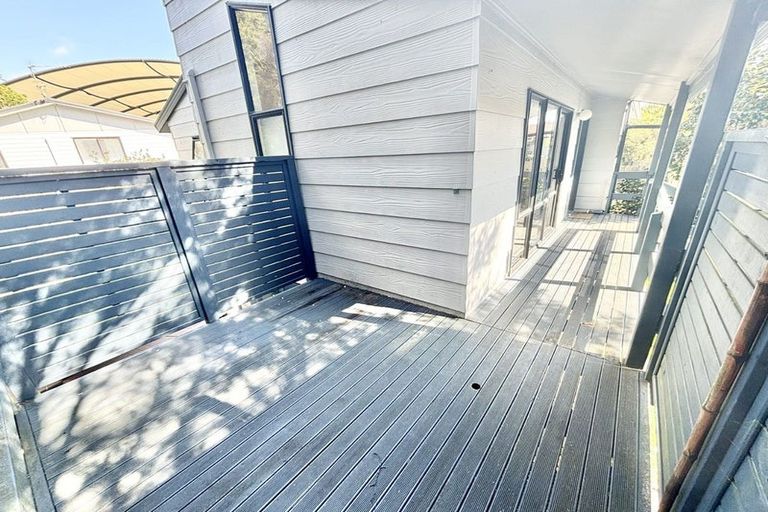 Photo of property in 77 Meadowvale Rise, Titirangi, Auckland, 0604