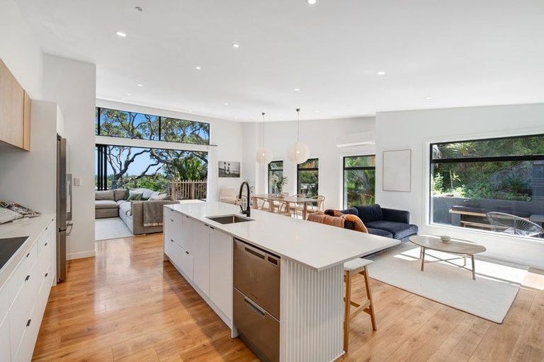 Photo of property in 167 Motutara Road, Muriwai, Waimauku, 0881