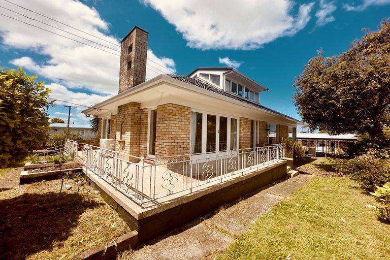 Photo of property in 35 Archibald Road, Kelston, Auckland, 0602