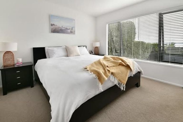 Photo of property in 2/1376 Whangaparaoa Road, Army Bay, Whangaparaoa, 0930