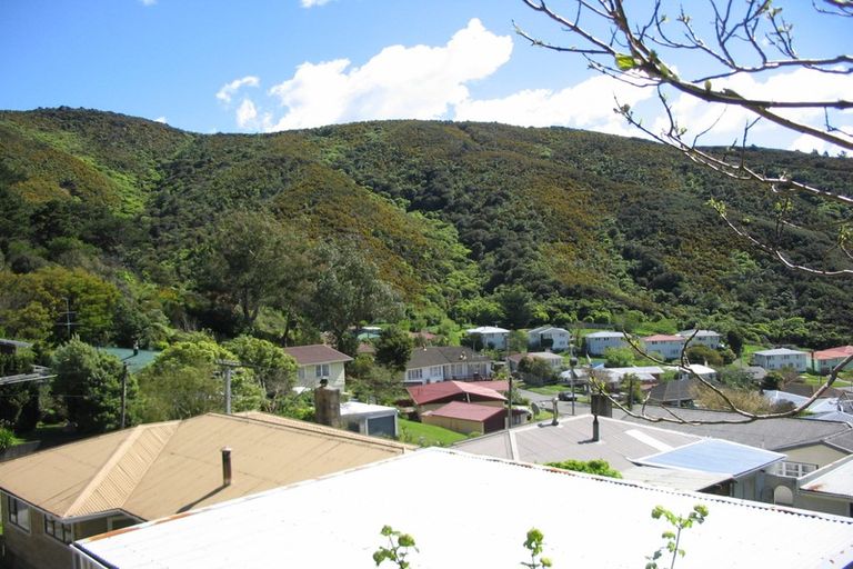 Photo of property in 26 Holmes Grove, Naenae, Lower Hutt, 5011