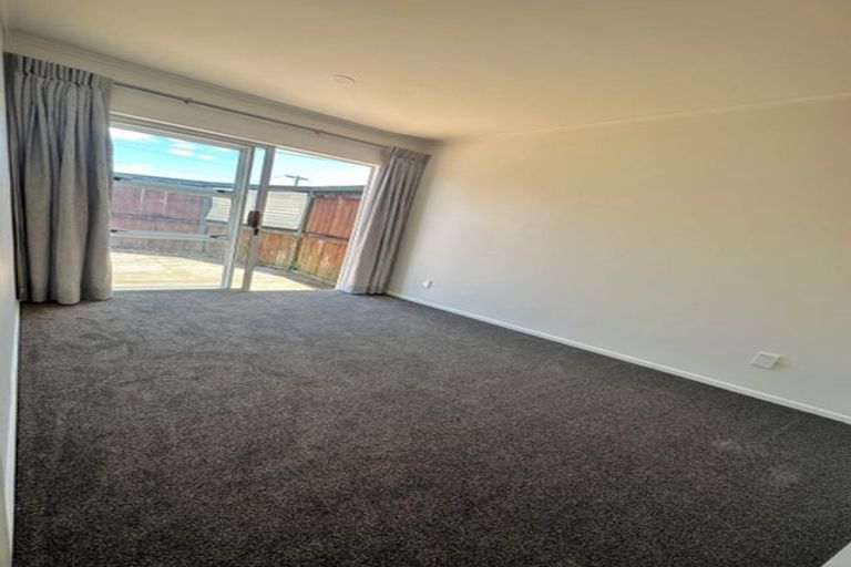 Photo of property in 1/82 Manuka Road, Glenfield, Auckland, 0629
