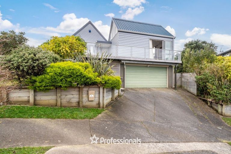 Photo of property in 3 Lone Tree Grove, Kelson, Lower Hutt, 5010