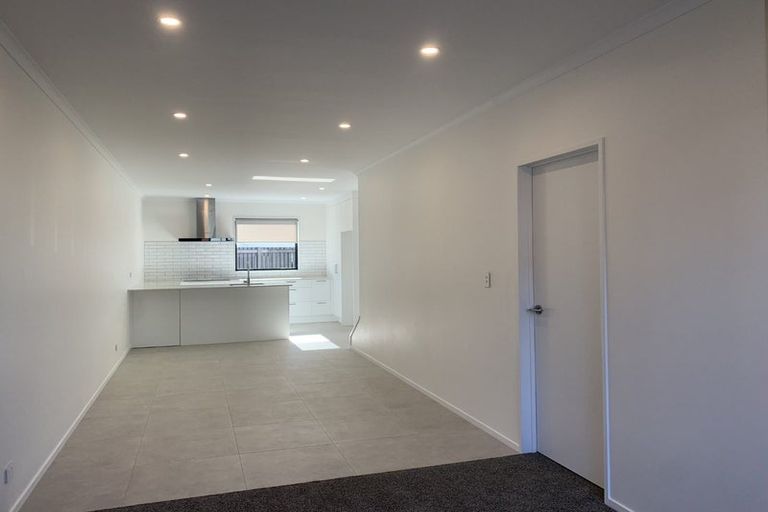 Photo of property in 18 Hema Road, Hobsonville, 0616