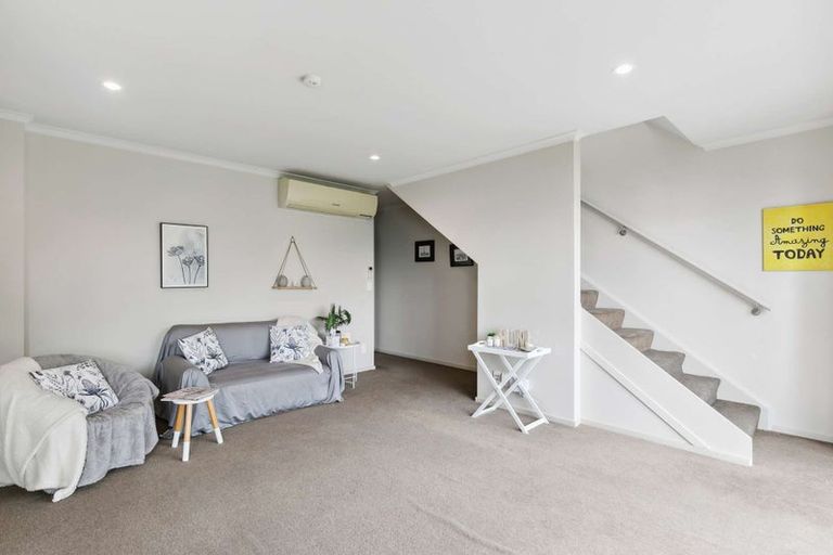Photo of property in Onslow Heights, 17e Onslow Road, Khandallah, Wellington, 6035