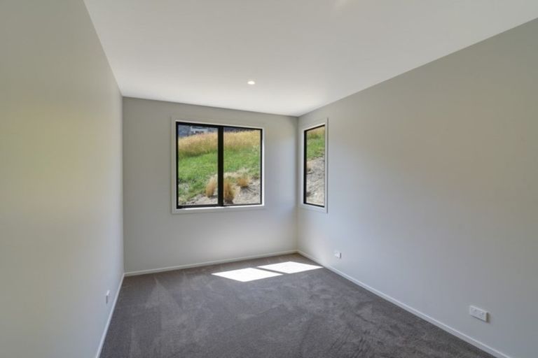 Photo of property in 16 Kinross Lane, Jacks Point, Queenstown, 9371