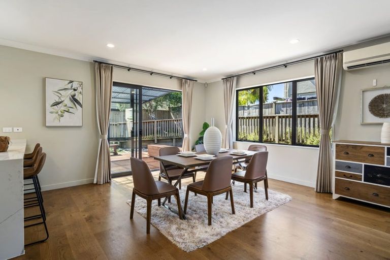 Photo of property in 17 Oak Bark Drive, Schnapper Rock, Auckland, 0632