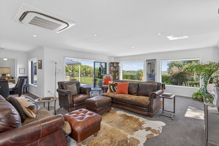 Photo of property in 25 Hanawera Ridge Road, Manakau, Otaki, 5583