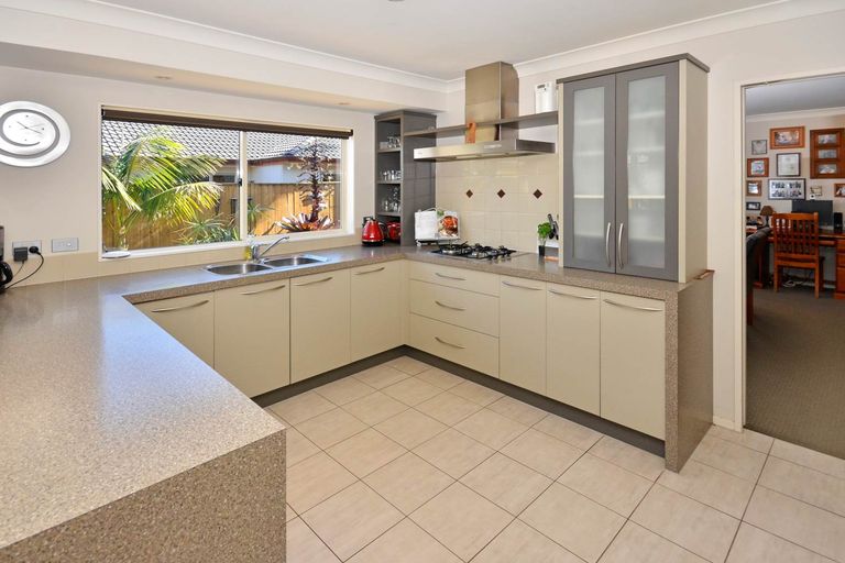 Photo of property in 38 Belfry Place, Wattle Downs, Auckland, 2103