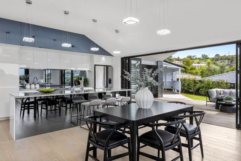Photo of property in 4 Grovenor Drive, Orewa, 0931