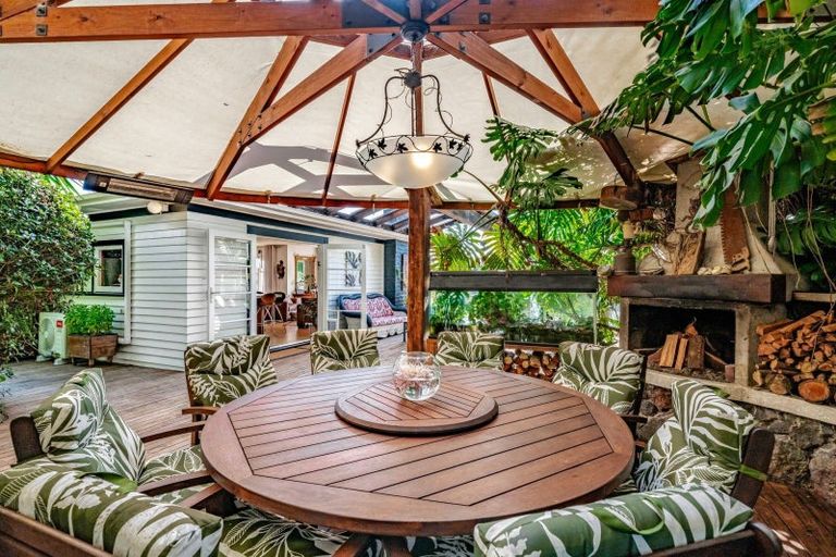 Photo of property in 23 Cliff Road, Torbay, Auckland, 0630