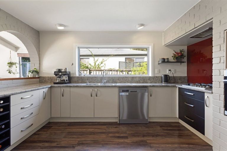 Photo of property in 23 Gilbass Avenue, Hamilton Lake, Hamilton, 3204