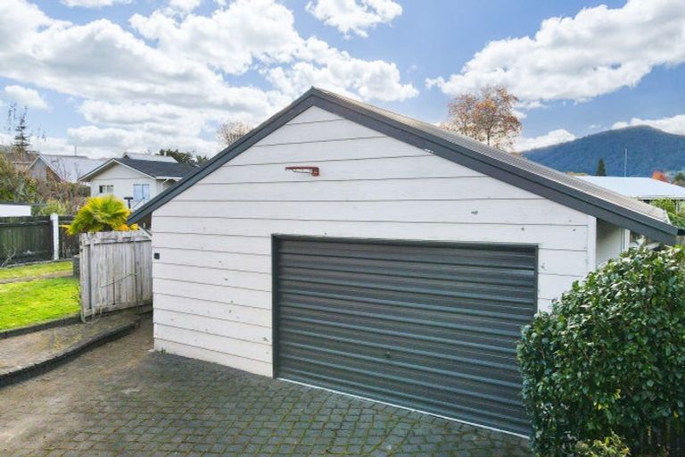 Photo of property in 48 Neri Crescent, Pomare, Rotorua, 3015