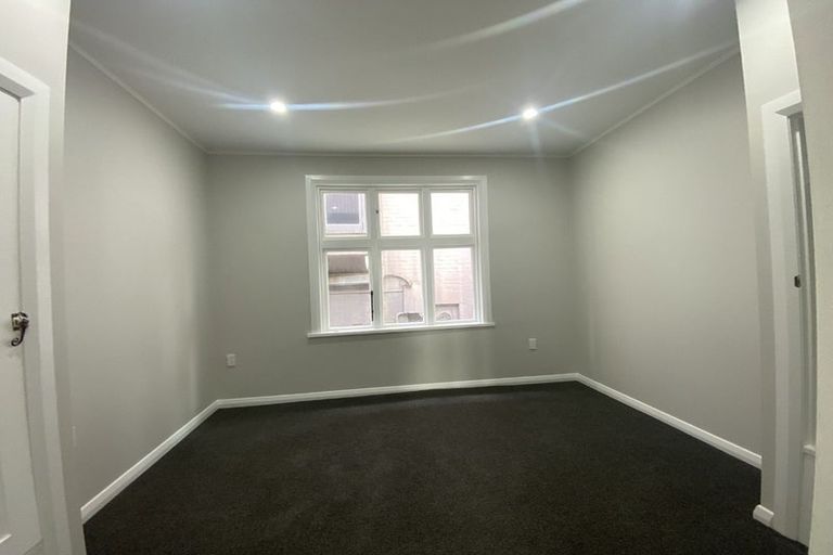 Photo of property in 230 Oriental Parade, Oriental Bay, Wellington, 6011