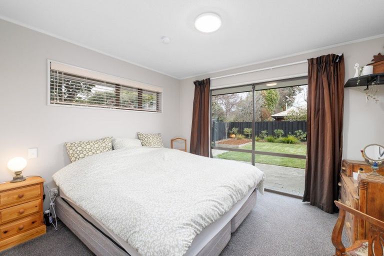 Photo of property in 10 Castle Way, Beckenham, Christchurch, 8023