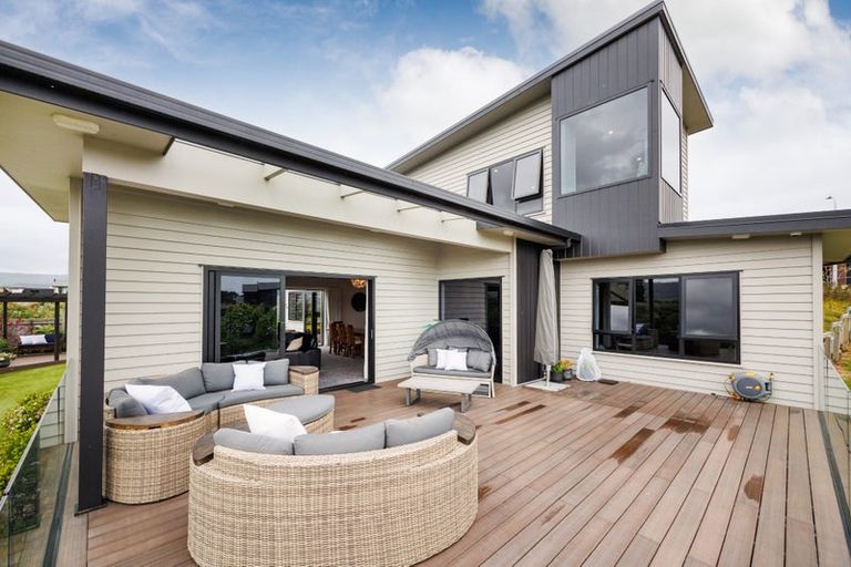 Photo of property in 10 Coutts Way, Fitzherbert, Palmerston North, 4410