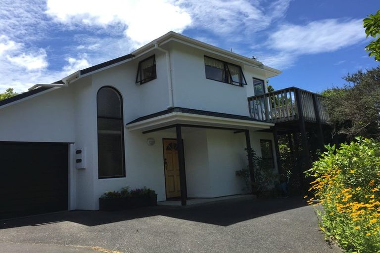 Photo of property in 3 Fayette Place, Te Atatu South, Auckland, 0610