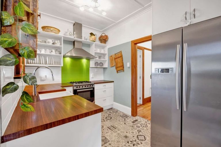 Photo of property in 56 Waihi Road, Hawera, 4610