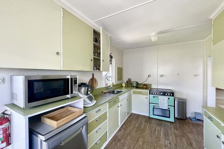 Photo of property in 9 Lismore Street, Strandon, New Plymouth, 4312