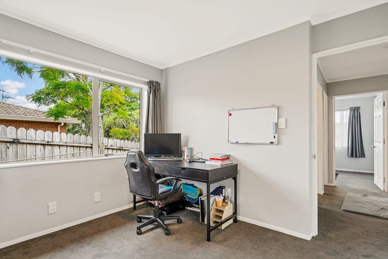 Photo of property in 23 Ginders Drive, Massey, Auckland, 0614