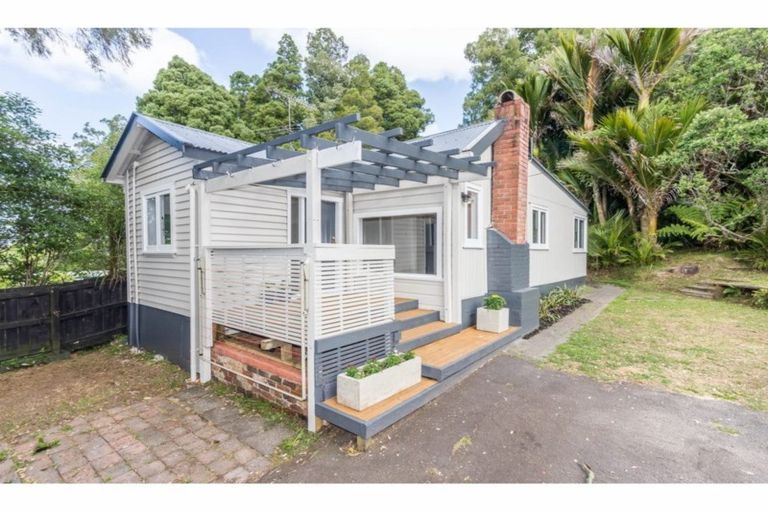 Photo of property in 3 Huia Road, Titirangi, Auckland, 0604