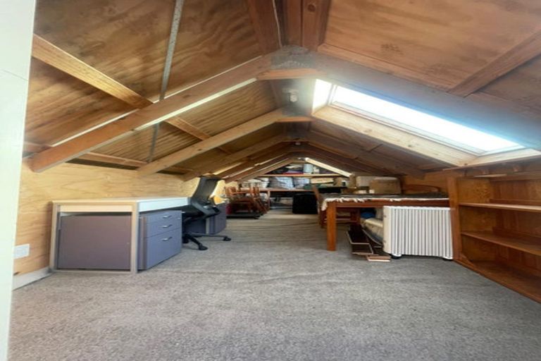 Photo of property in 16 Farm Road, Northland, Wellington, 6012