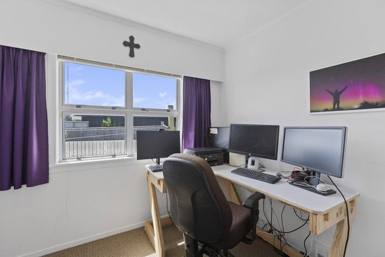 Photo of property in 8 Blenheim Place, Vogeltown, New Plymouth, 4310