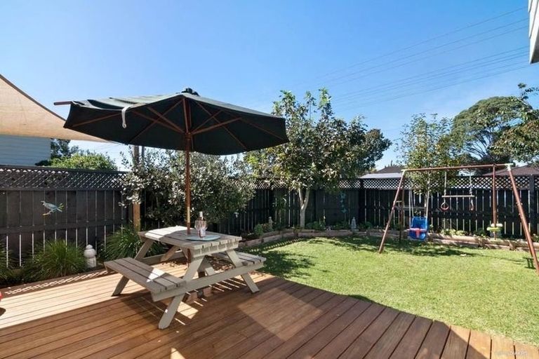 Photo of property in 1/278 Birkdale Road, Birkdale, Auckland, 0626