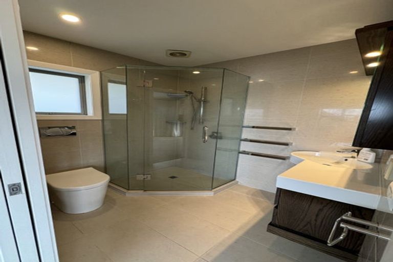 Photo of property in 2/17 Commodore Parry Road, Castor Bay, Auckland, 0620