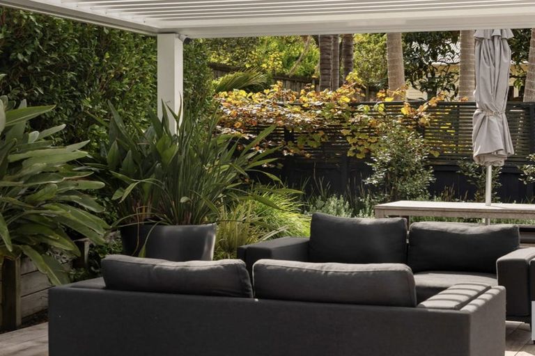 Photo of property in 28 Alfred Street, Northcote Point, Auckland, 0627