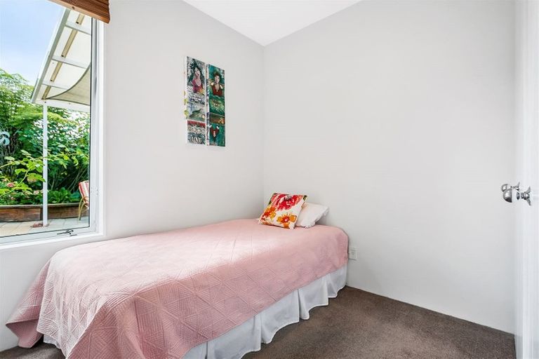 Photo of property in 11 Fathom Place, Te Atatu Peninsula, Auckland, 0610