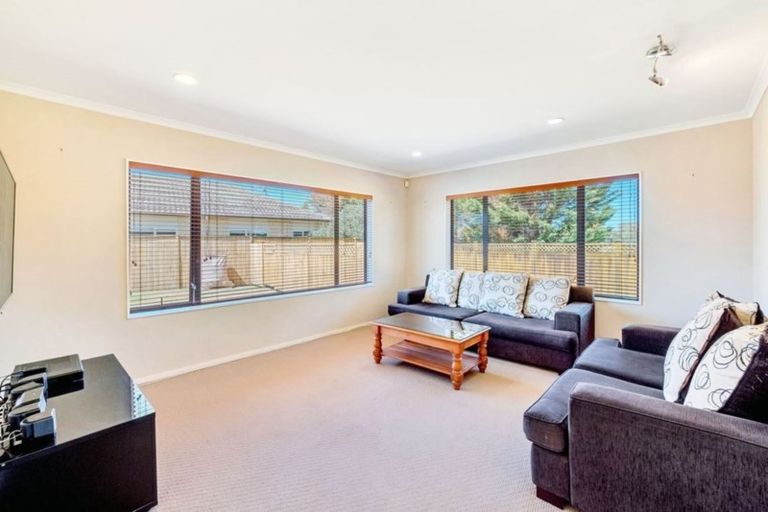 Photo of property in 19 Ashkirk Place, Wattle Downs, Auckland, 2103