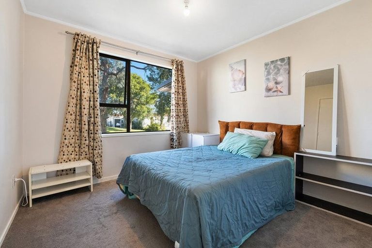 Photo of property in 10 Rena Place, West Harbour, Auckland, 0618