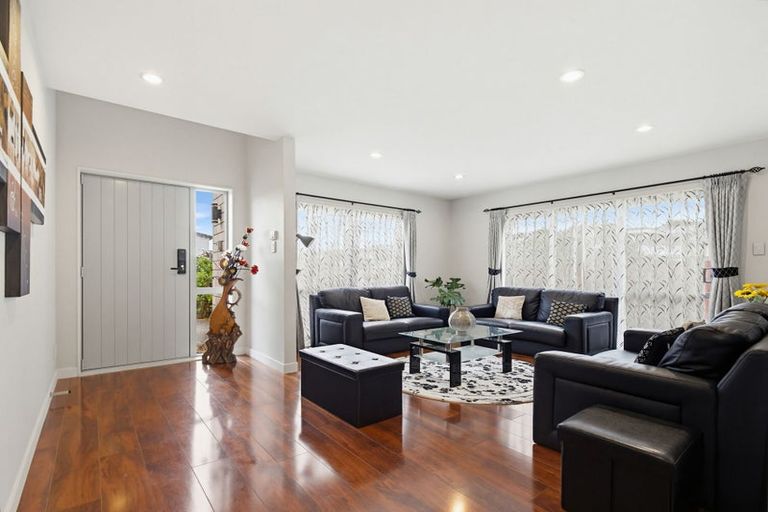Photo of property in 21 San Prospero Crescent, Henderson, Auckland, 0612