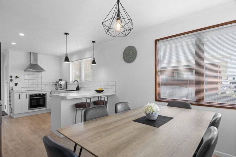Photo of property in 10 Wairau Place, Kelvin Grove, Palmerston North, 4414