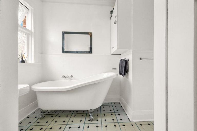 Photo of property in 56 Middleton Road, Kew, Dunedin, 9012