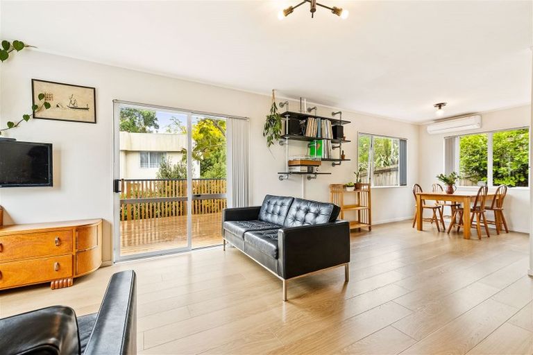 Photo of property in 12/24 Eastglen Road, Glen Eden, Auckland, 0602