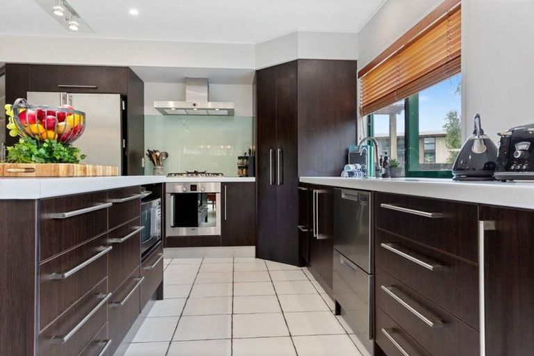 Photo of property in 30 Simon Owen Place, Golflands, Auckland, 2013