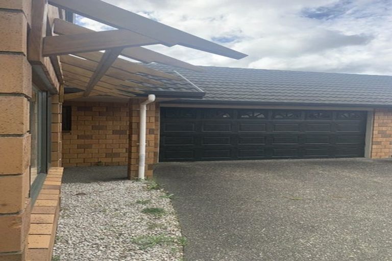 Photo of property in 1 Kittiwake Drive, Schnapper Rock, Auckland, 0632