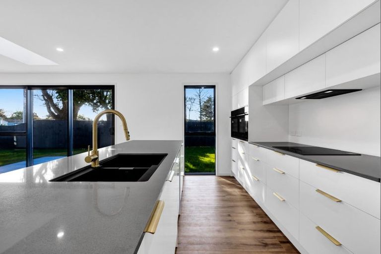 Photo of property in 74 Turuturu Road, Hawera, 4674