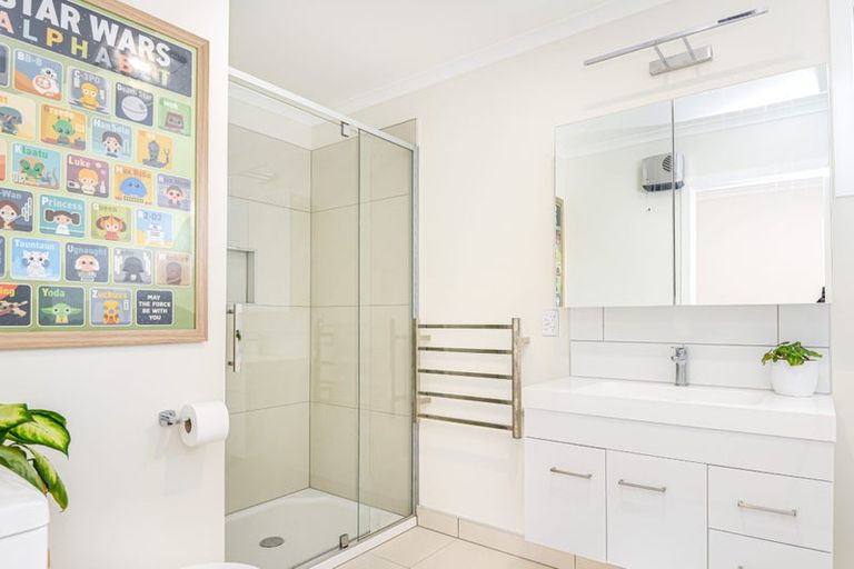 Photo of property in 32 Pateke Drive, Kenepuru, Porirua, 5022